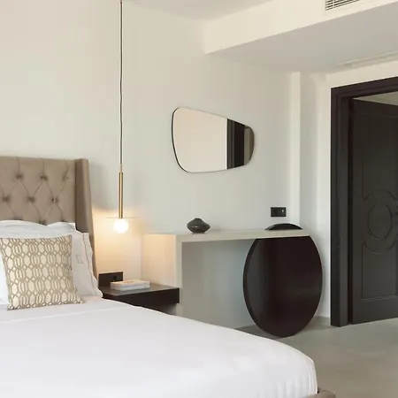 Nos Duos Villa, A Spectacular Beachfront Escape, By Thinkvilla וילה