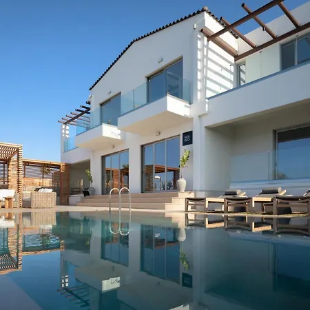 Nos Duos Villa, A Spectacular Beachfront Escape, By Thinkvilla וילה