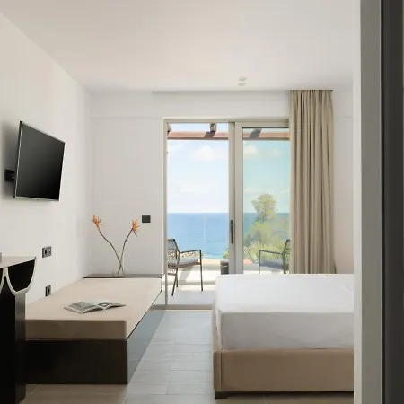 Nos Duos Villa, A Spectacular Beachfront Escape, By Thinkvilla וילה