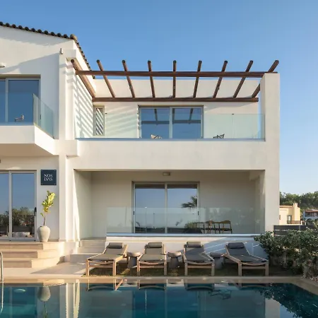 Nos Duos Villa, A Spectacular Beachfront Escape, By Thinkvilla וילה Pánormos